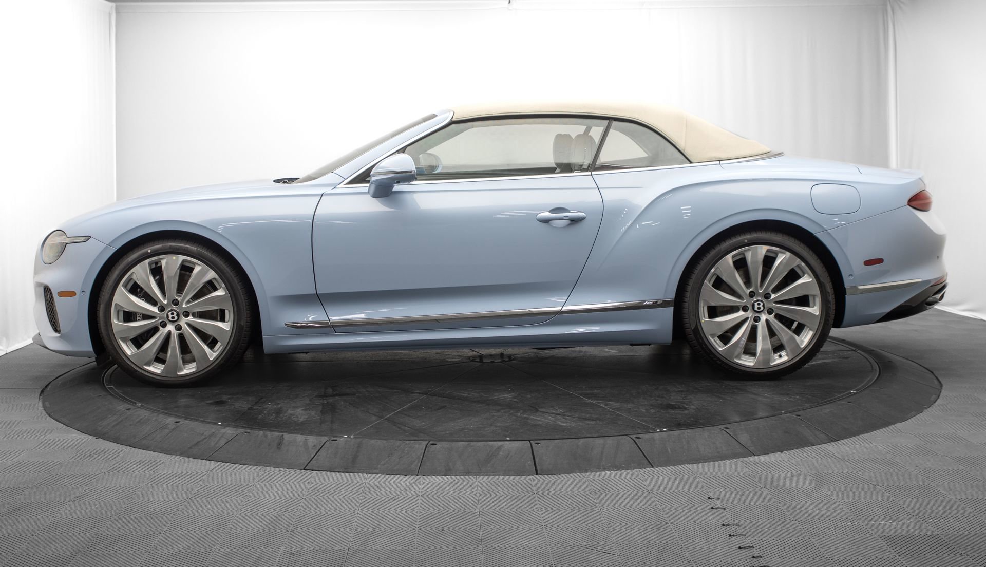 New 2026 Bentley Continental GTC AWD/4WD image 13
