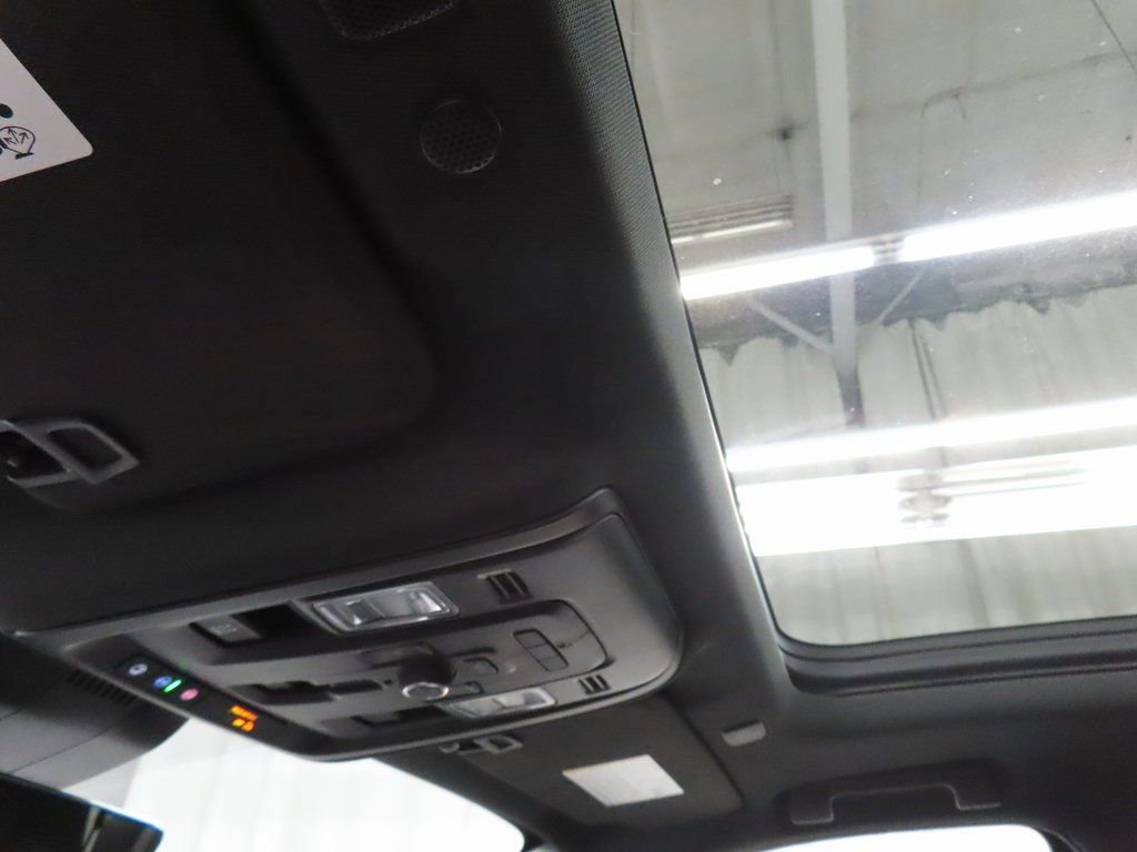 Used 2024 Chevrolet Suburban High Country AWD/4WD image 26