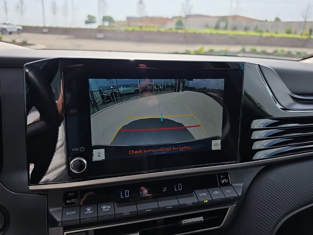 Used 2025 Toyota Camry SE FWD image 14