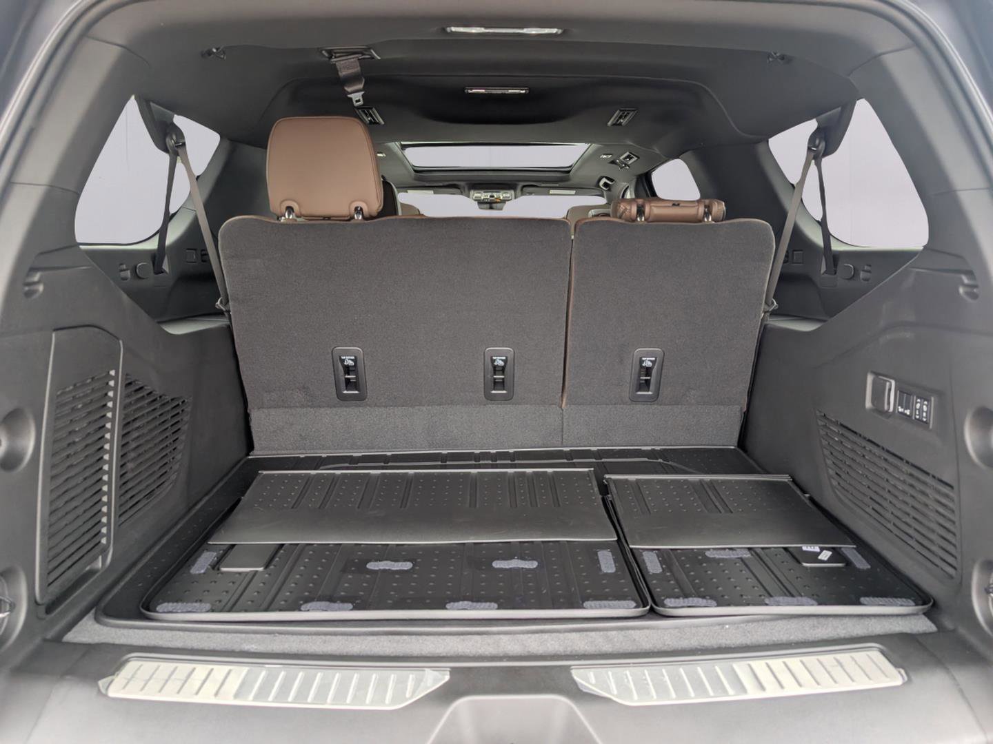 New 2026 Chevrolet Suburban High Country RWD image 35