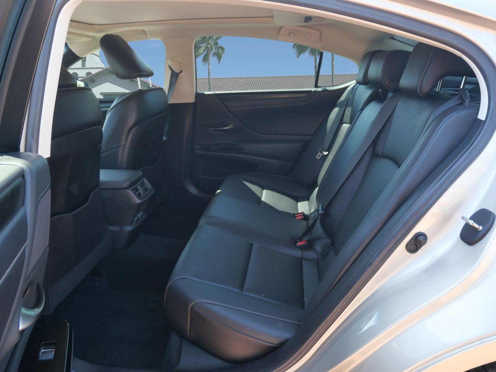 Used 2023 Lexus ES 350 w/ Premium Package image 9