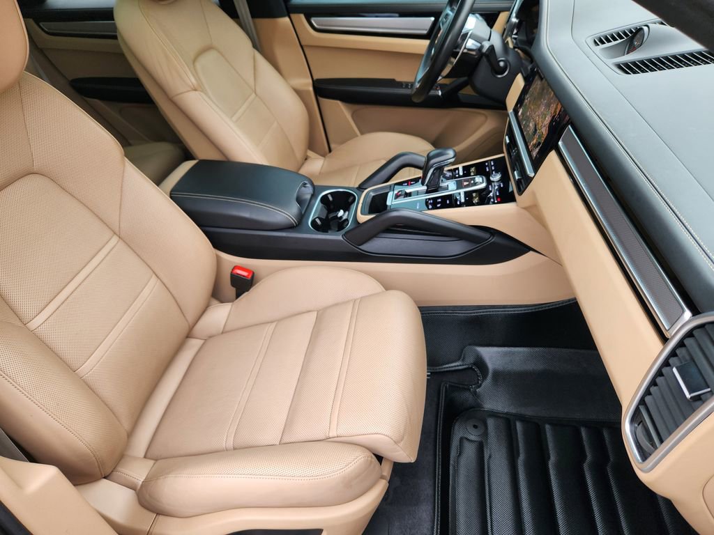 Used 2023 Porsche Cayenne Platinum Edition image 13