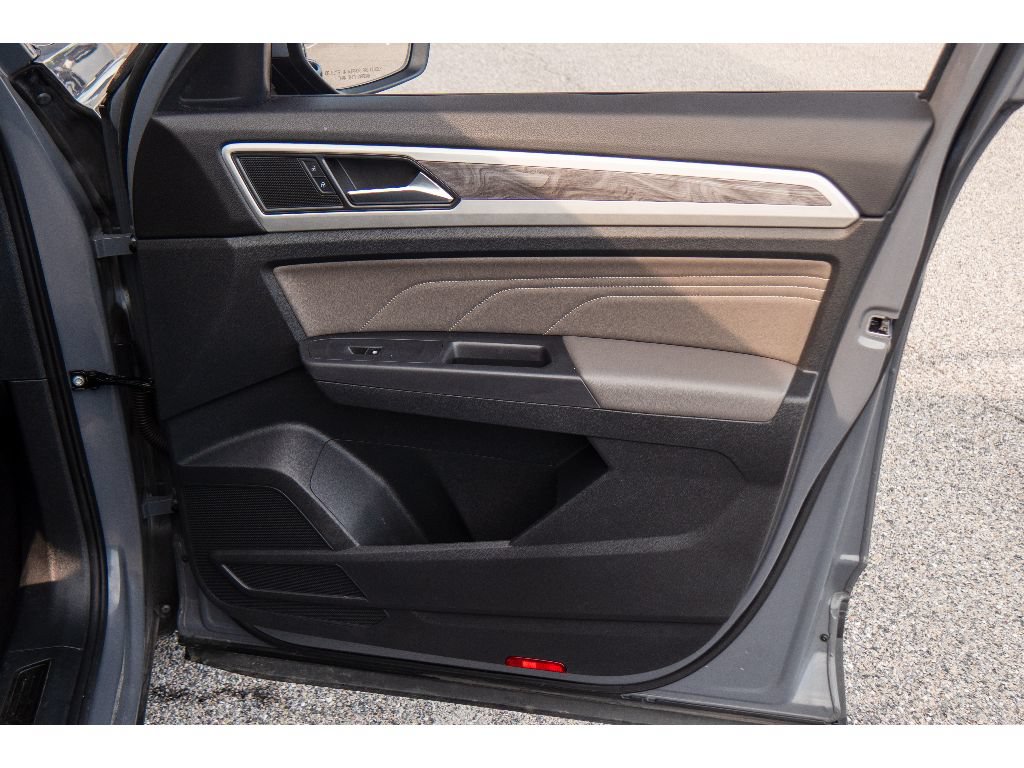 Used 2021 Volkswagen Atlas Cross Sport SE w/ Panoramic Sunroof Package AWD/4WD image 17