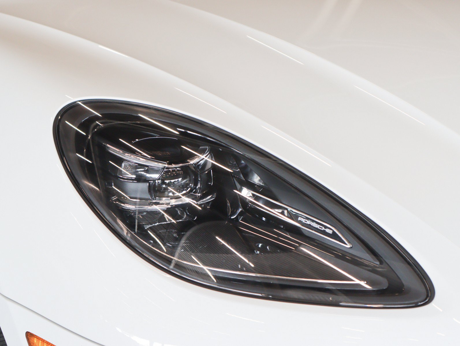 Certified 2023 Porsche Macan AWD/4WD image 28