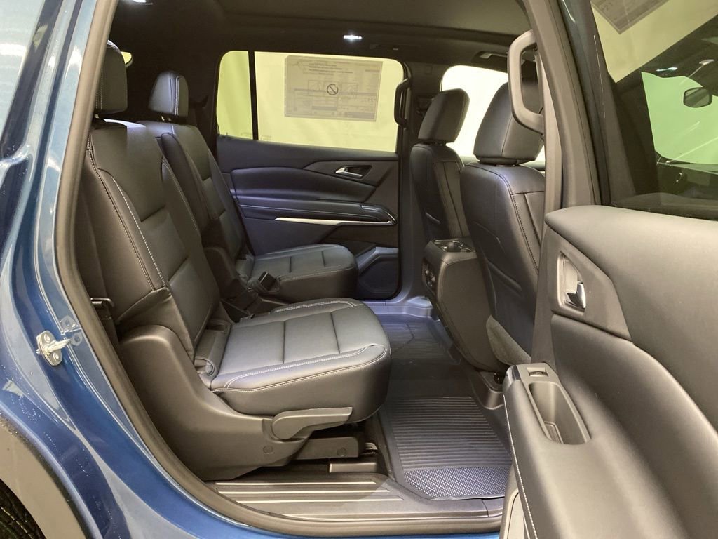 New 2026 Chevrolet Traverse LT w/ Sun and Wheel Package AWD/4WD image 17