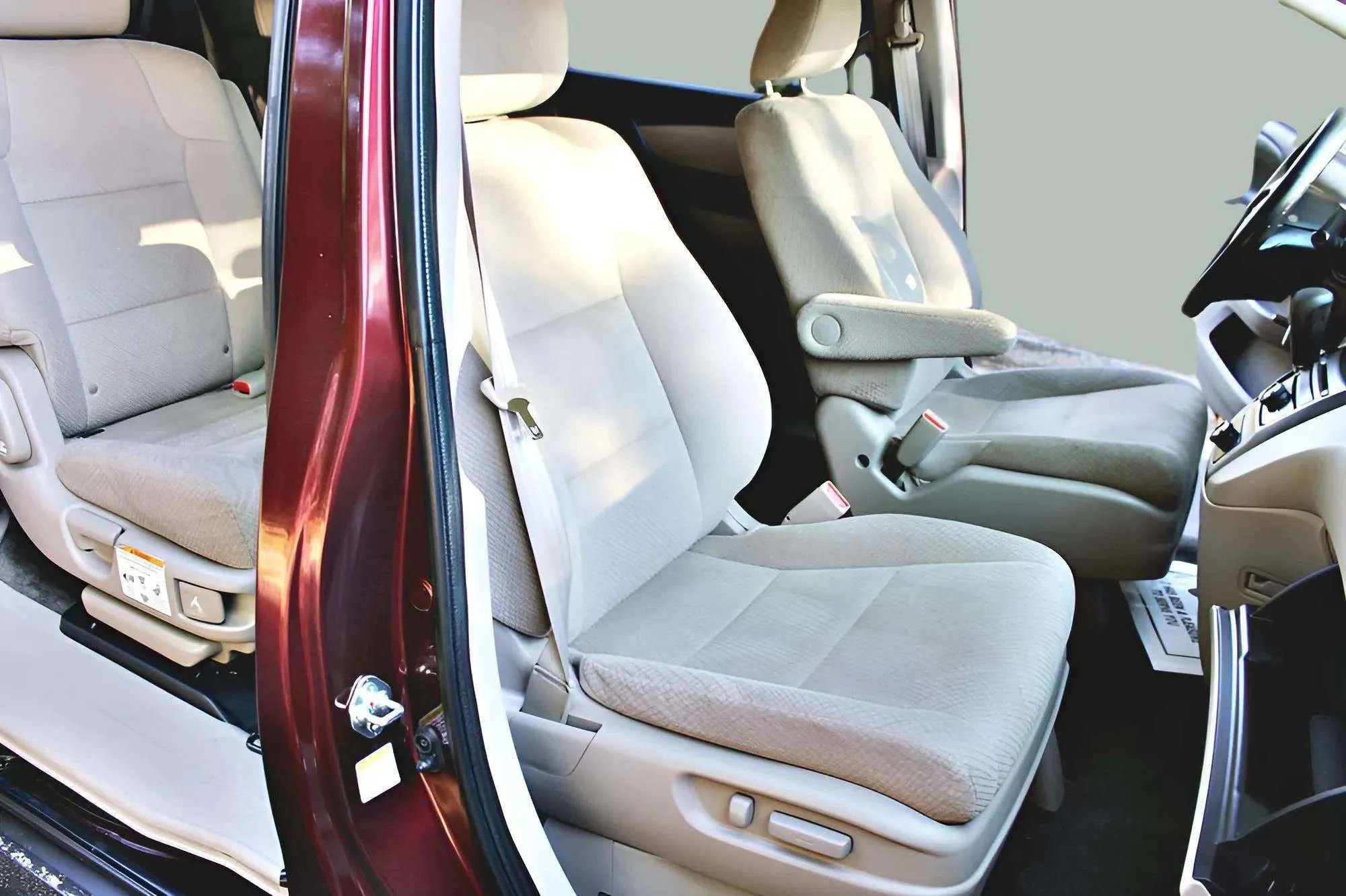 Used 2016 Honda Odyssey LX image 27