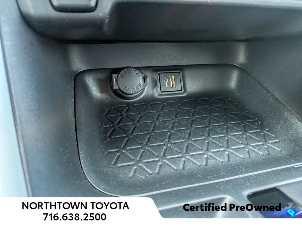 Used 2025 Toyota RAV4 XLE AWD/4WD image 23