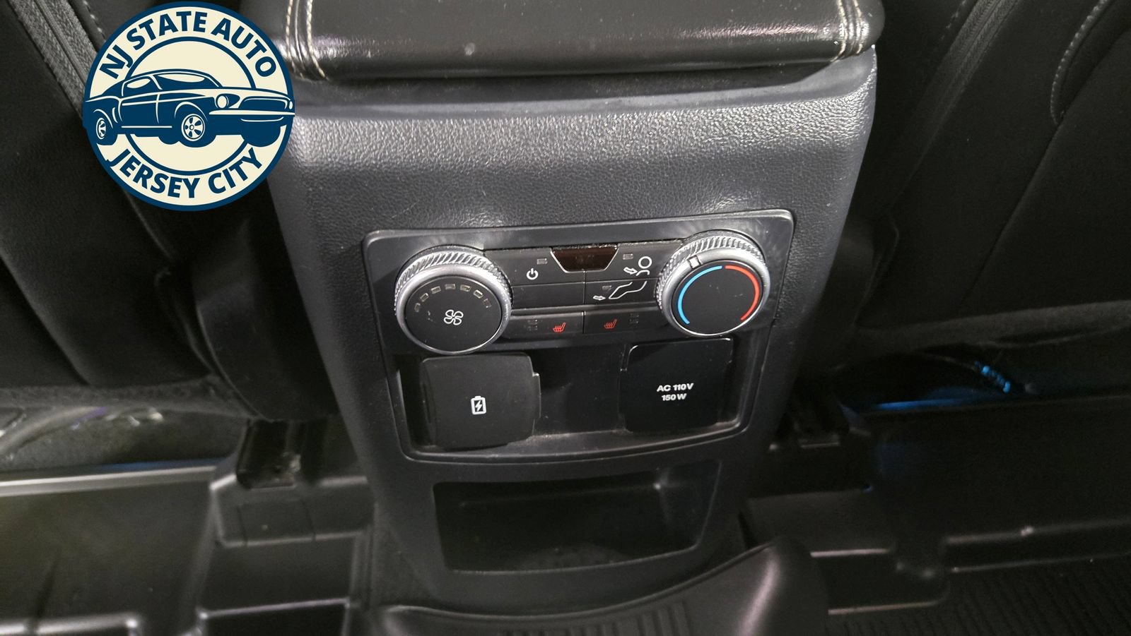 Used 2021 Ford Explorer Limited w/ Equipment Group 301A AWD/4WD image 33
