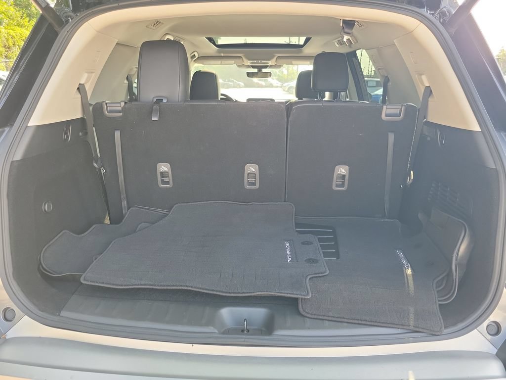 Used 2024 Nissan Pathfinder SL w/ SL Premium Package AWD/4WD image 8