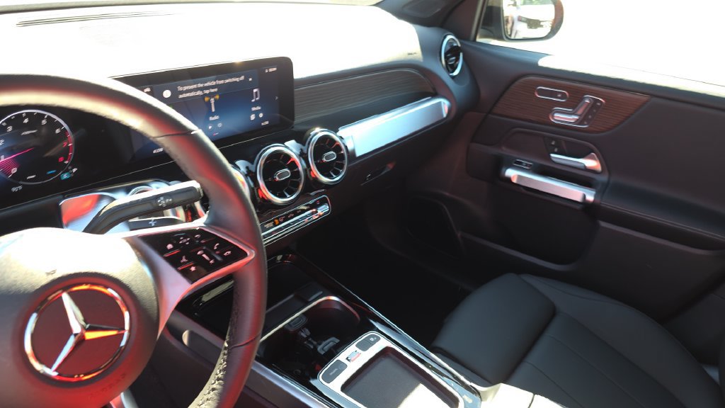 Certified 2025 Mercedes-Benz GLB 250 4MATIC image 21