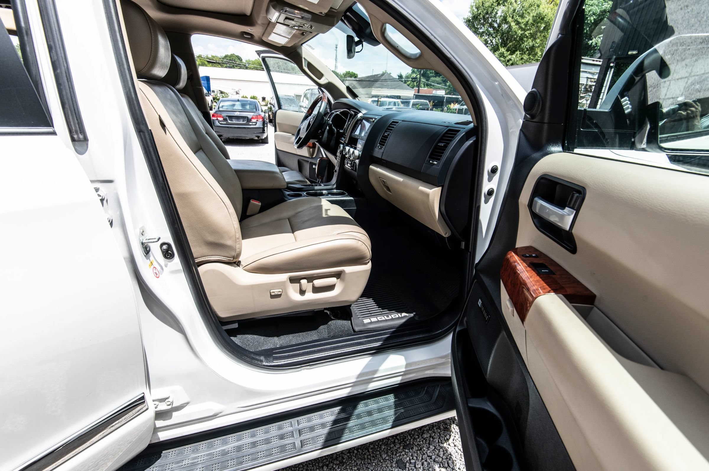 Used 2020 Toyota Sequoia Platinum RWD image 33