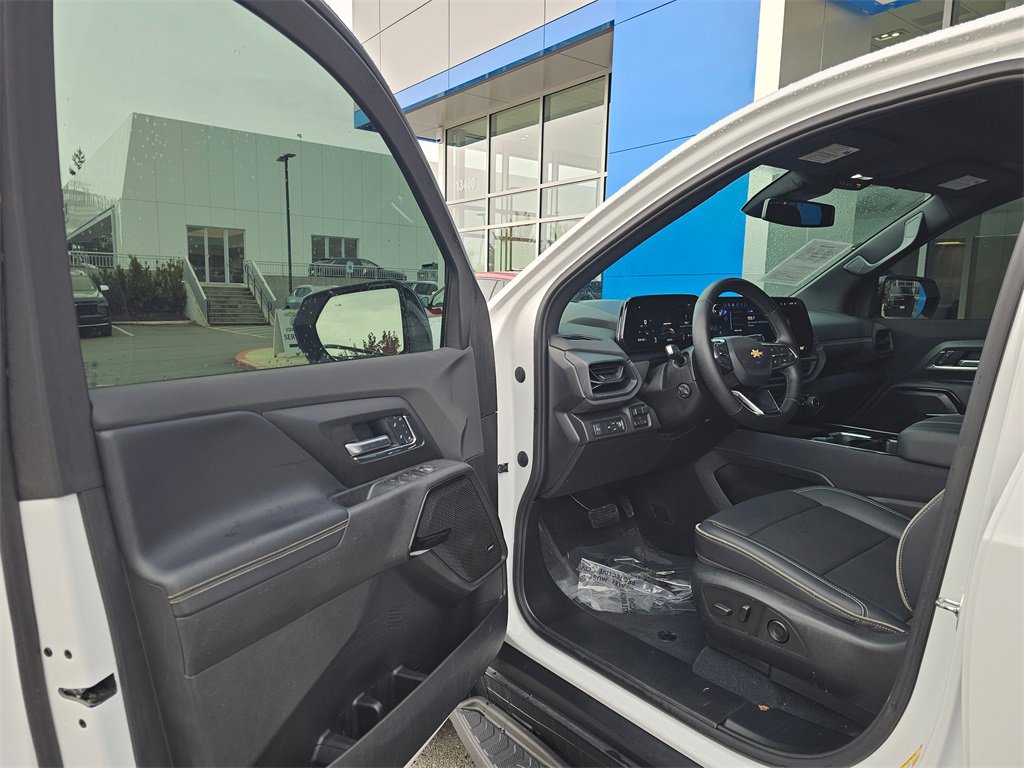 Used 2025 Chevrolet Silverado EV LT image 21