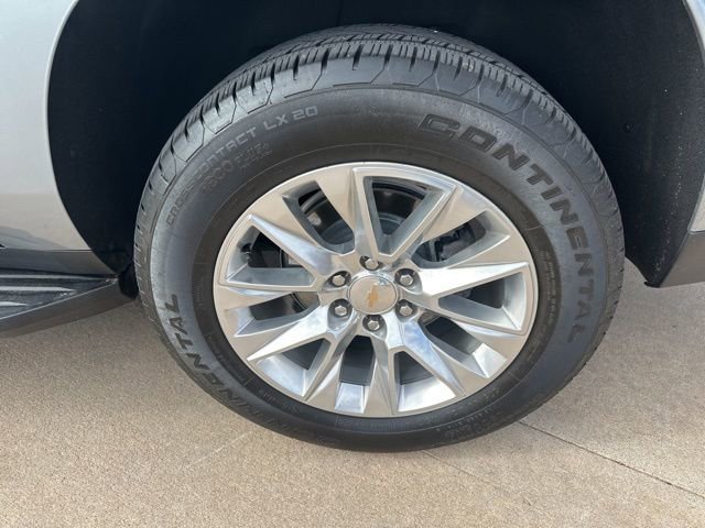 Certified 2025 Chevrolet Suburban Premier image 11