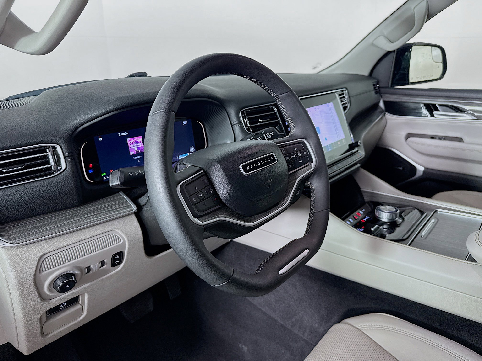 Used 2024 Jeep Wagoneer L Series II w/ Flexible Seating Group image 8