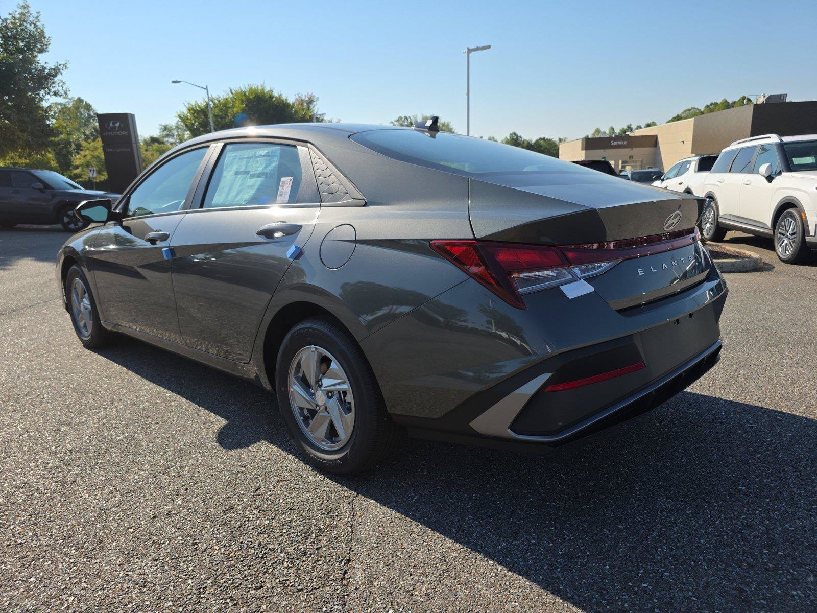 New 2026 Hyundai Elantra SE FWD image 8