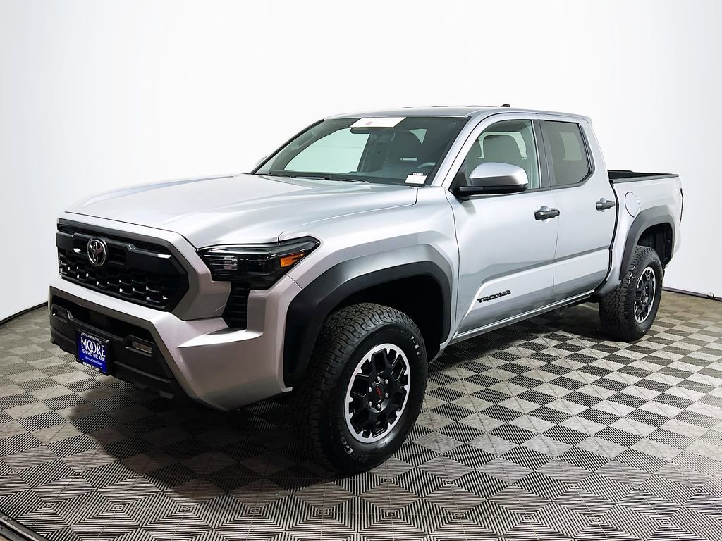 Certified 2025 Toyota Tacoma TRD Off-Road AWD/4WD image 4
