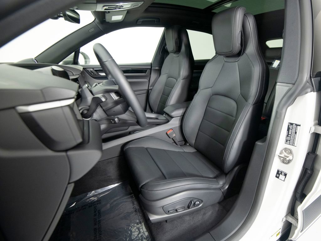 New 2026 Porsche Macan 4 Electric image 16