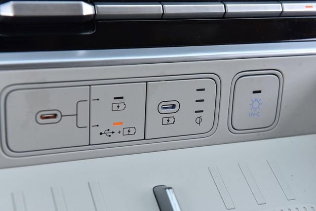Used 2025 Hyundai Santa Fe Limited FWD image 18