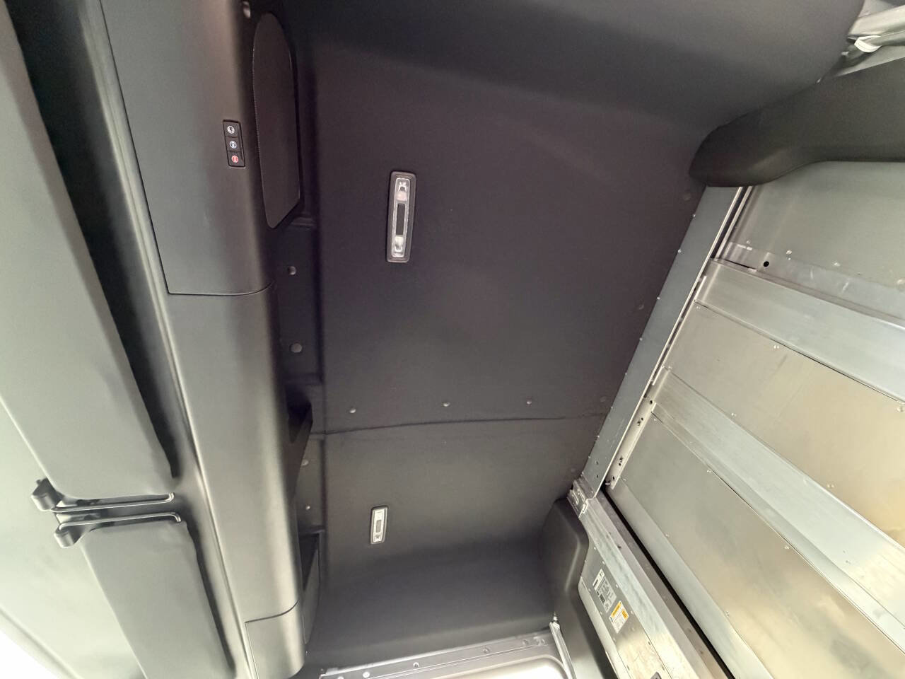 Used 2025 Chevrolet Brightdrop 600 image 47