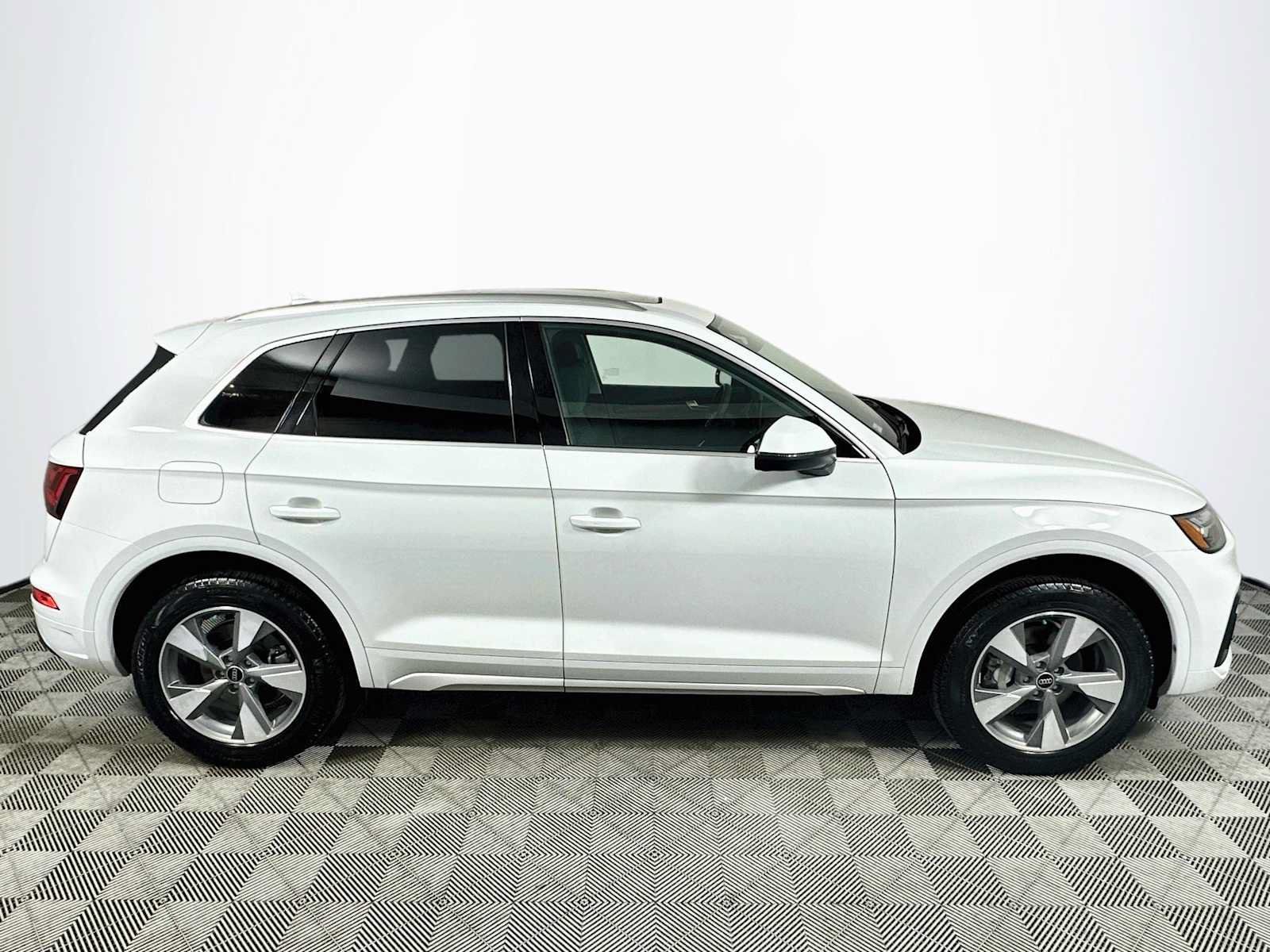 Certified 2023 Audi Q5 Premium AWD/4WD image 8