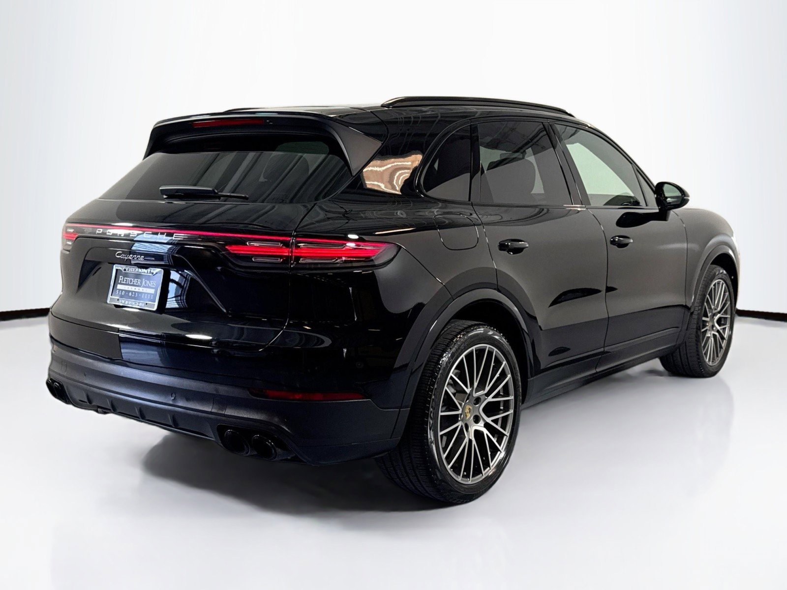 Used 2023 Porsche Cayenne Platinum Edition image 9