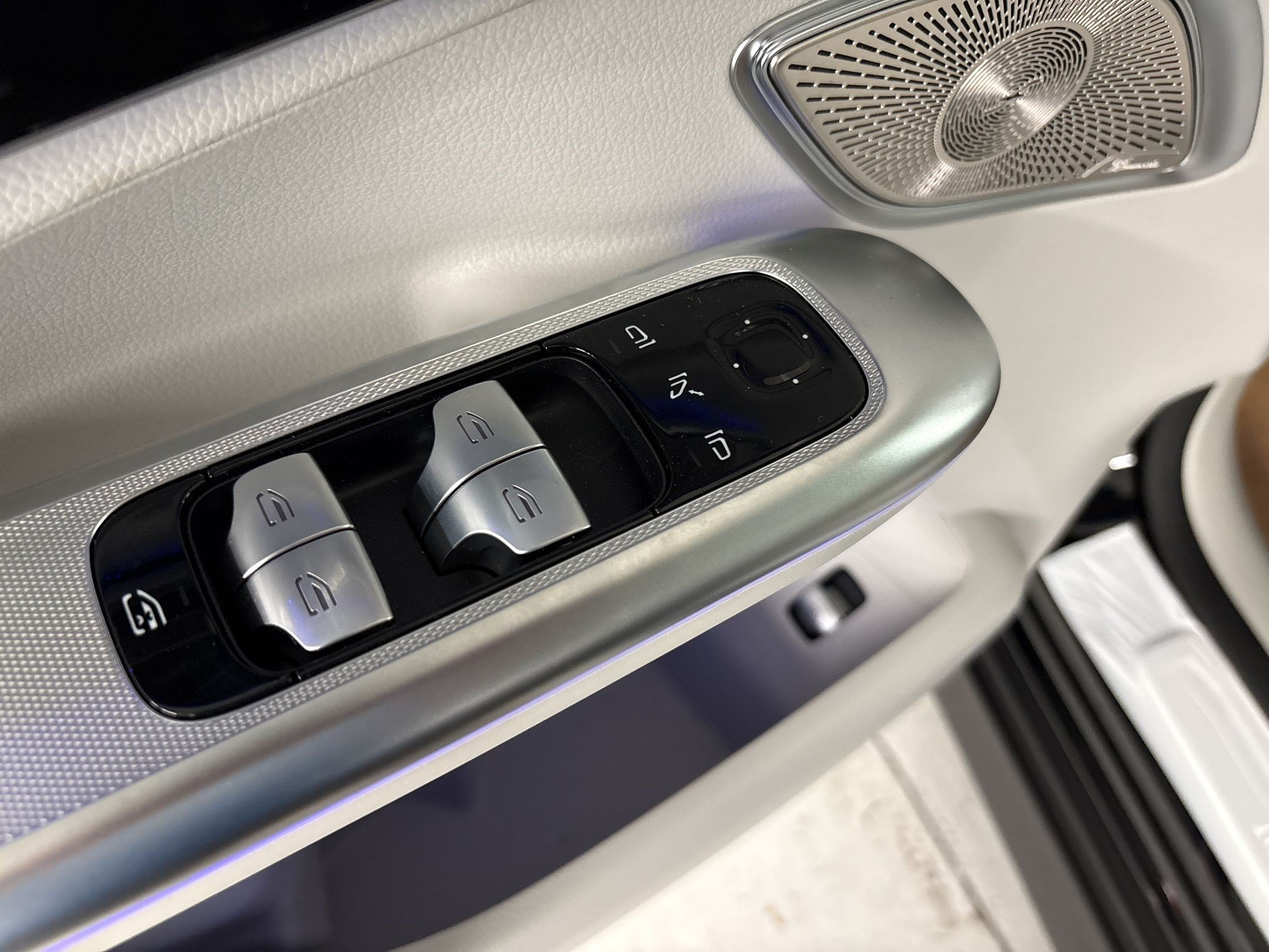 New 2026 Mercedes-Benz EQE 320 4MATIC SUV image 13