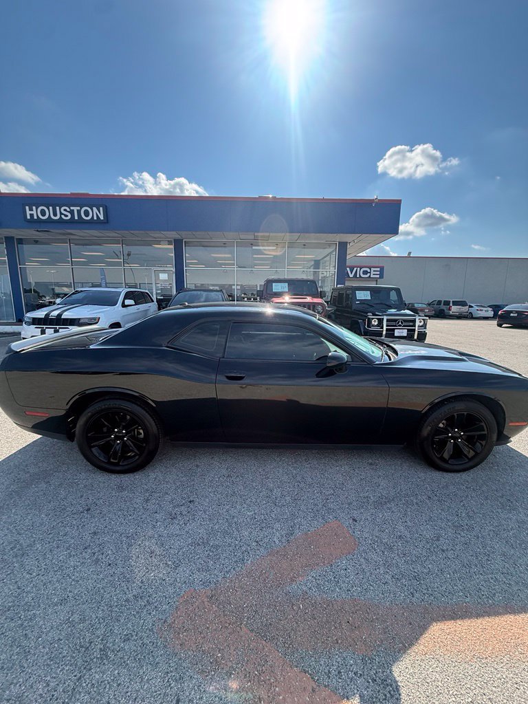 Used 2023 Dodge Challenger SXT RWD image 8