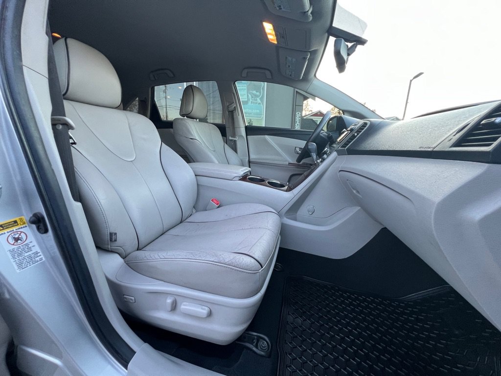 Used 2011 Toyota Venza AWD w/ Comfort Pkg image 18
