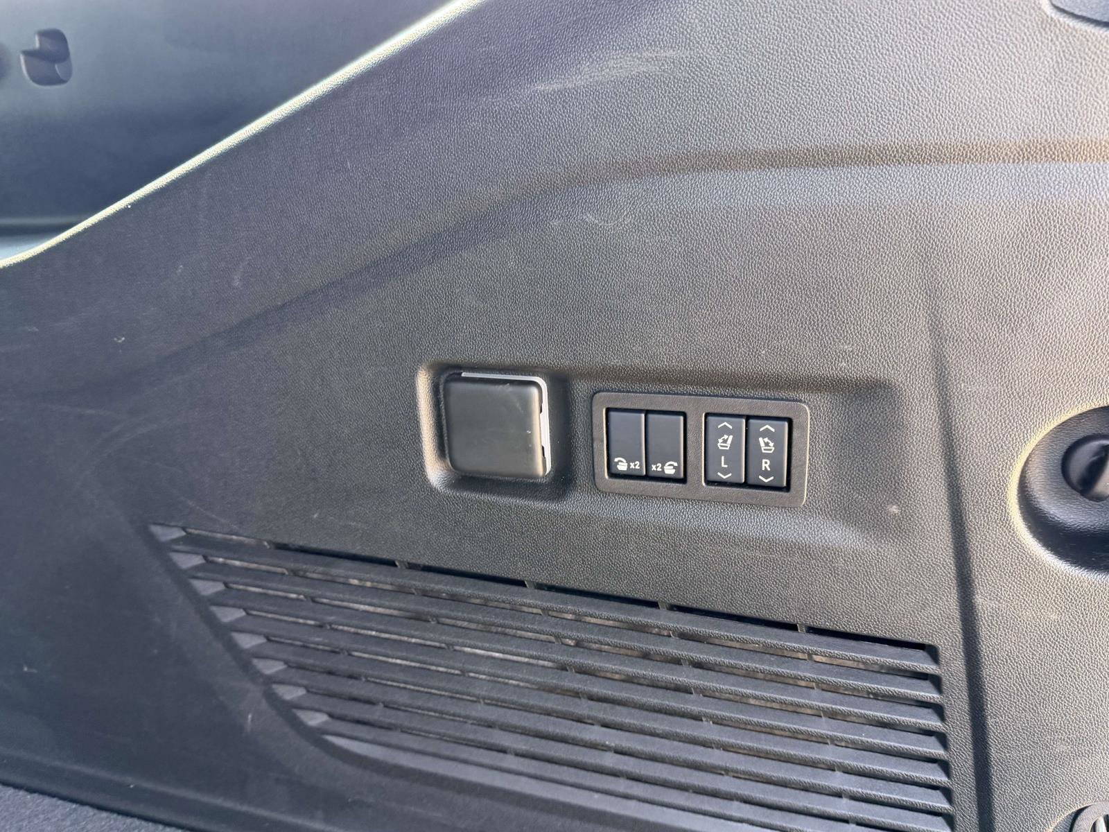 Certified 2024 Chevrolet Suburban Premier AWD/4WD image 7