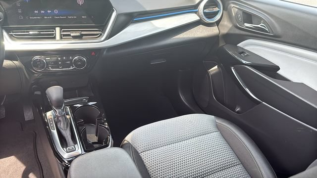 Used 2025 Chevrolet Trax LT w/ LT Convenience Package FWD image 28