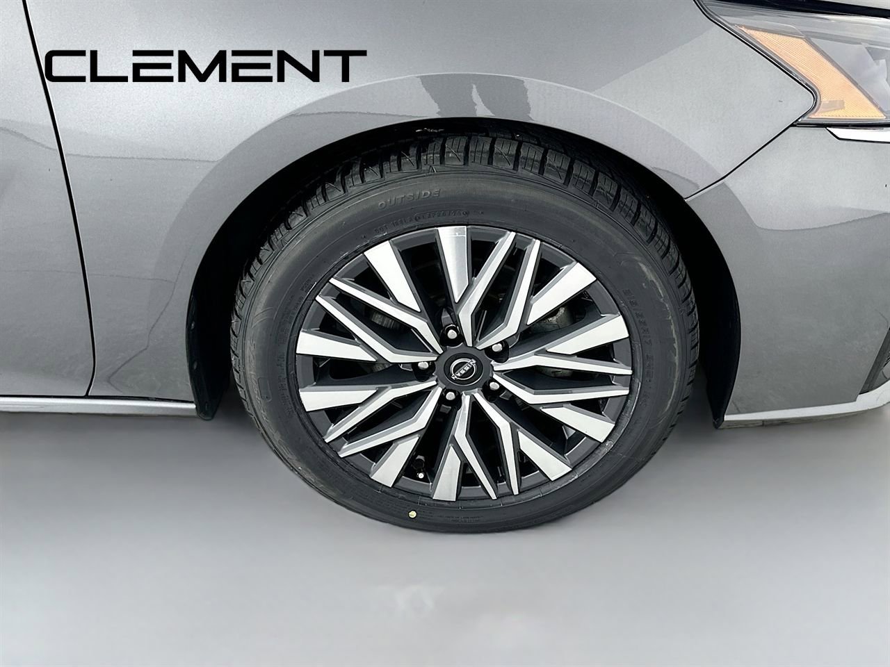 Used 2024 Nissan Altima 2.5 SV image 34