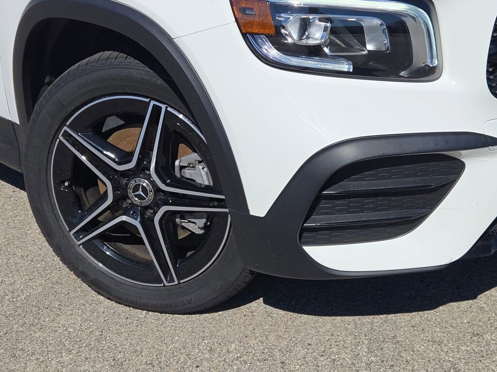 Used 2023 Mercedes-Benz GLB 250 image 3