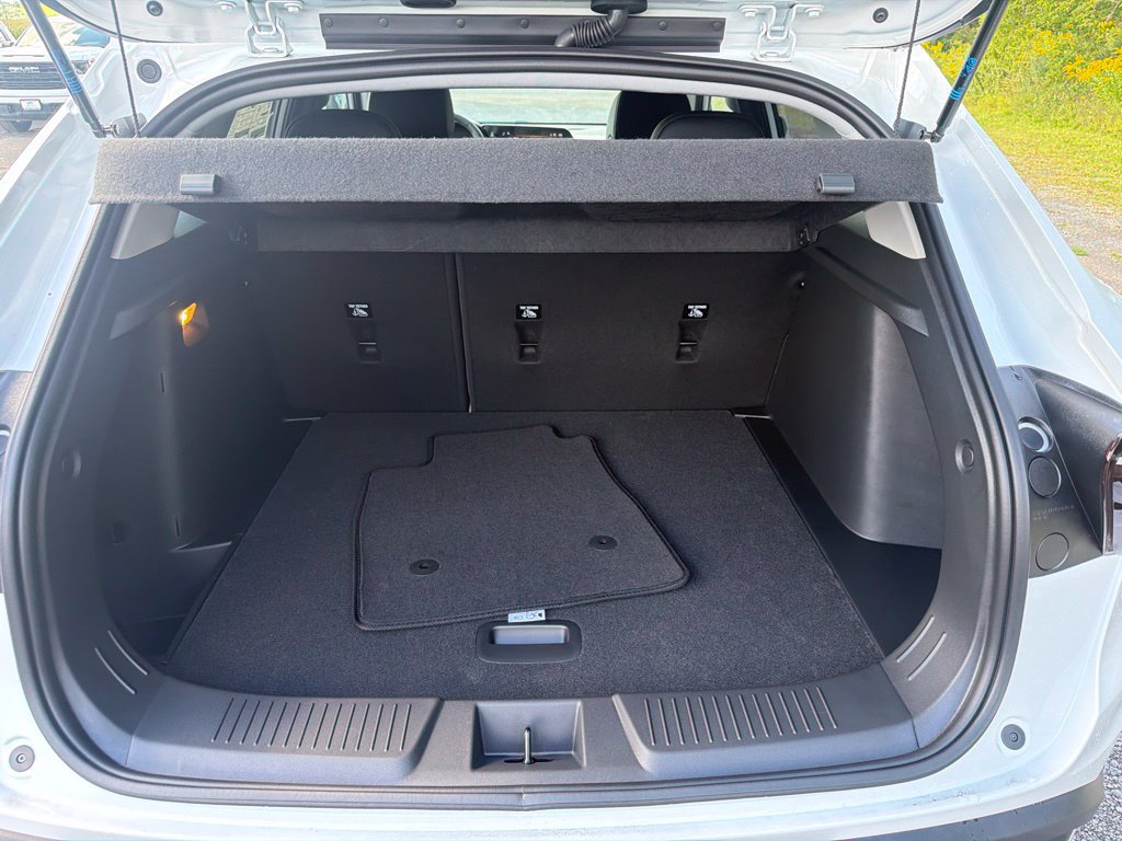 New 2026 Chevrolet Trax LT w/ LT Convenience Package FWD image 8