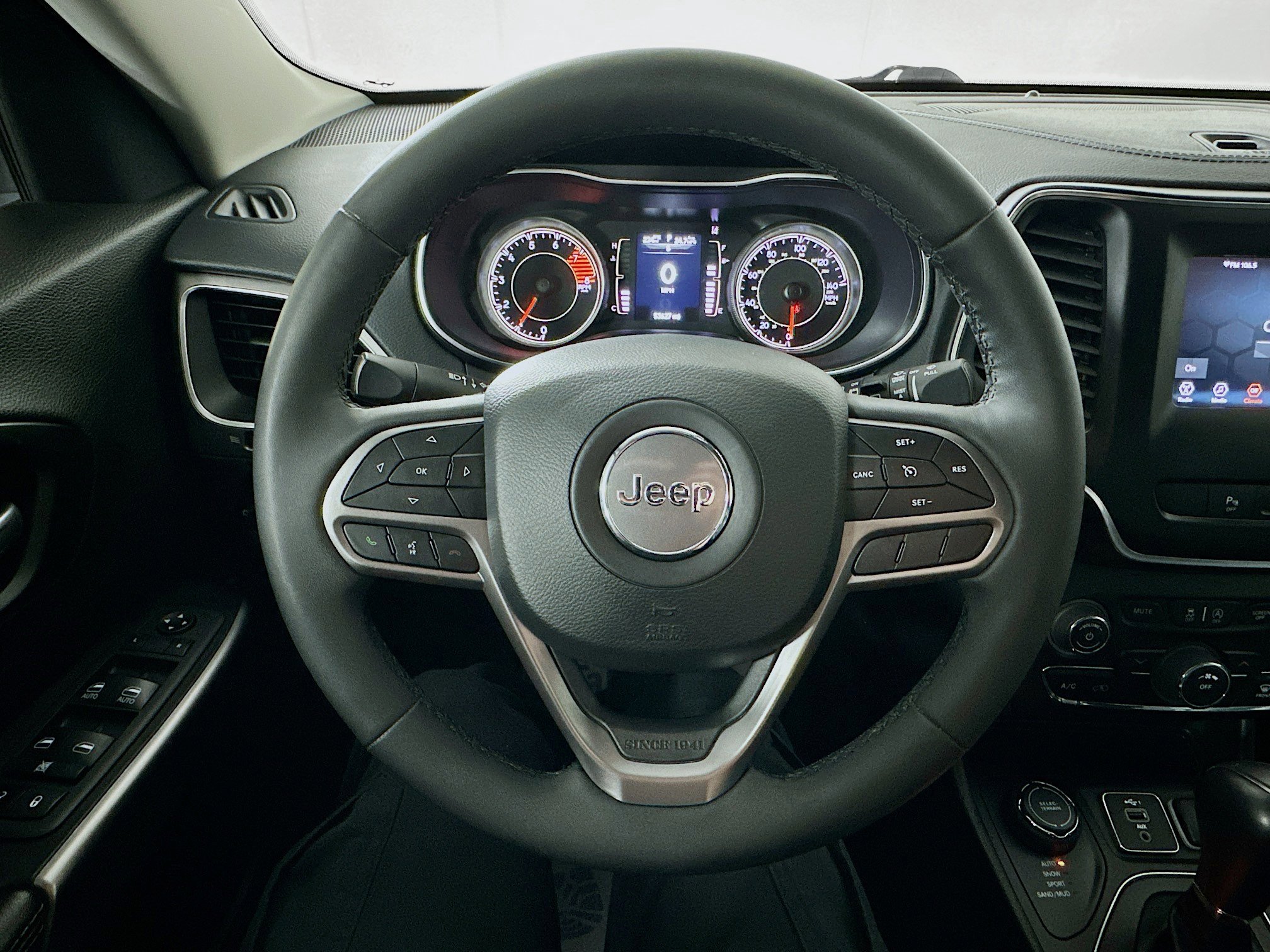 Used 2021 Jeep Cherokee Latitude Lux AWD/4WD image 11