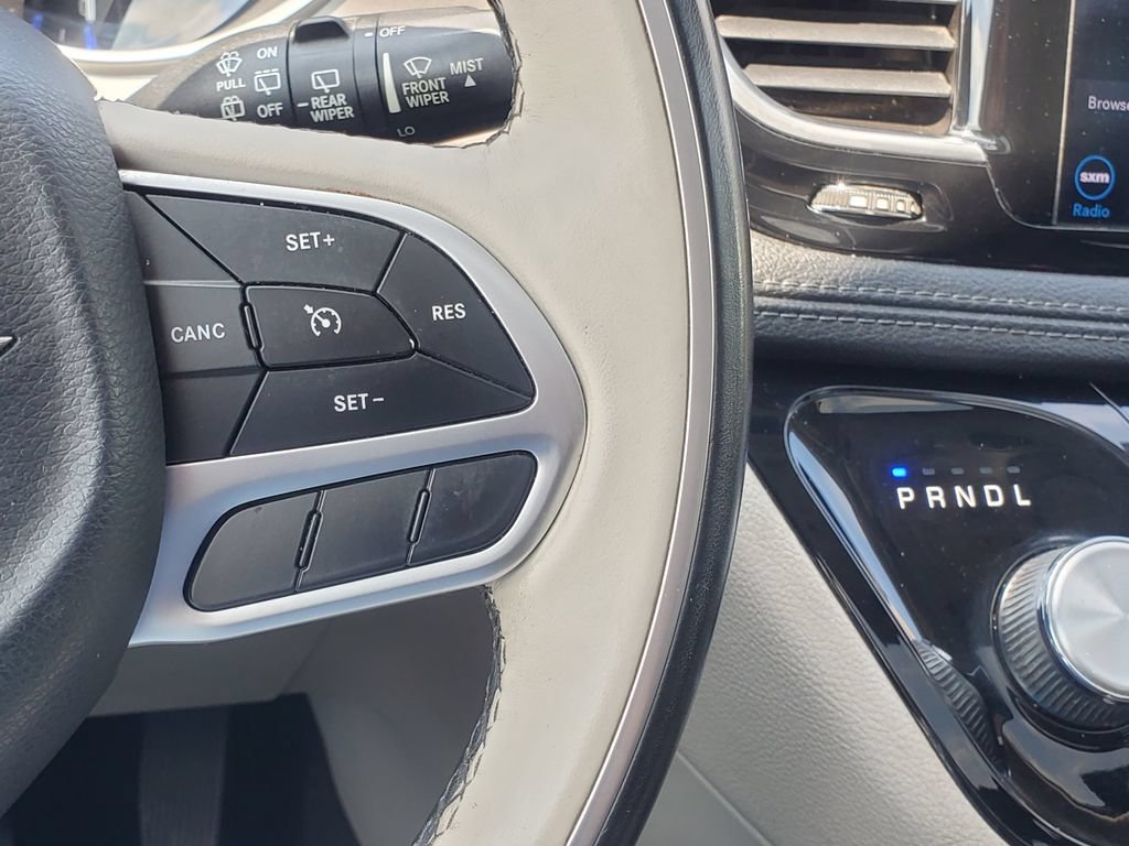 Used 2018 Chrysler Pacifica Limited FWD image 16