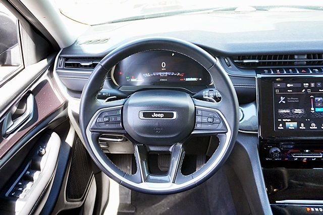 Used 2023 Jeep Grand Cherokee L Laredo RWD image 21