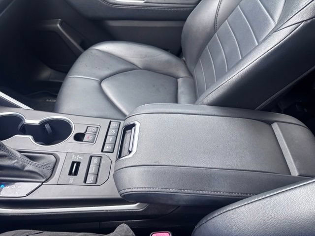 Used 2021 Toyota Highlander XLE AWD/4WD image 30
