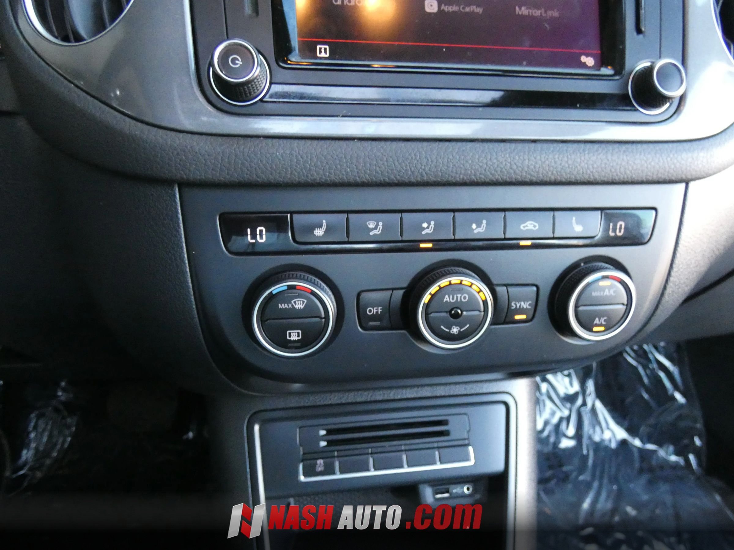 Used 2017 Volkswagen Tiguan SEL FWD image 54