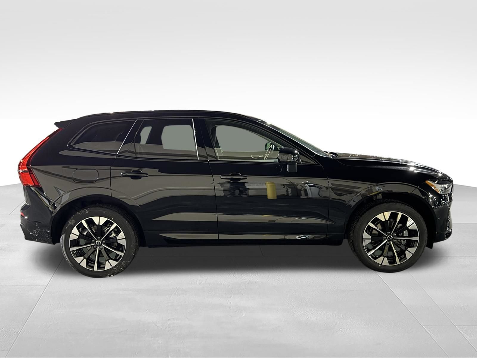New 2026 Volvo XC60 B5 Plus w/ Protection Package Premier AWD/4WD image 8