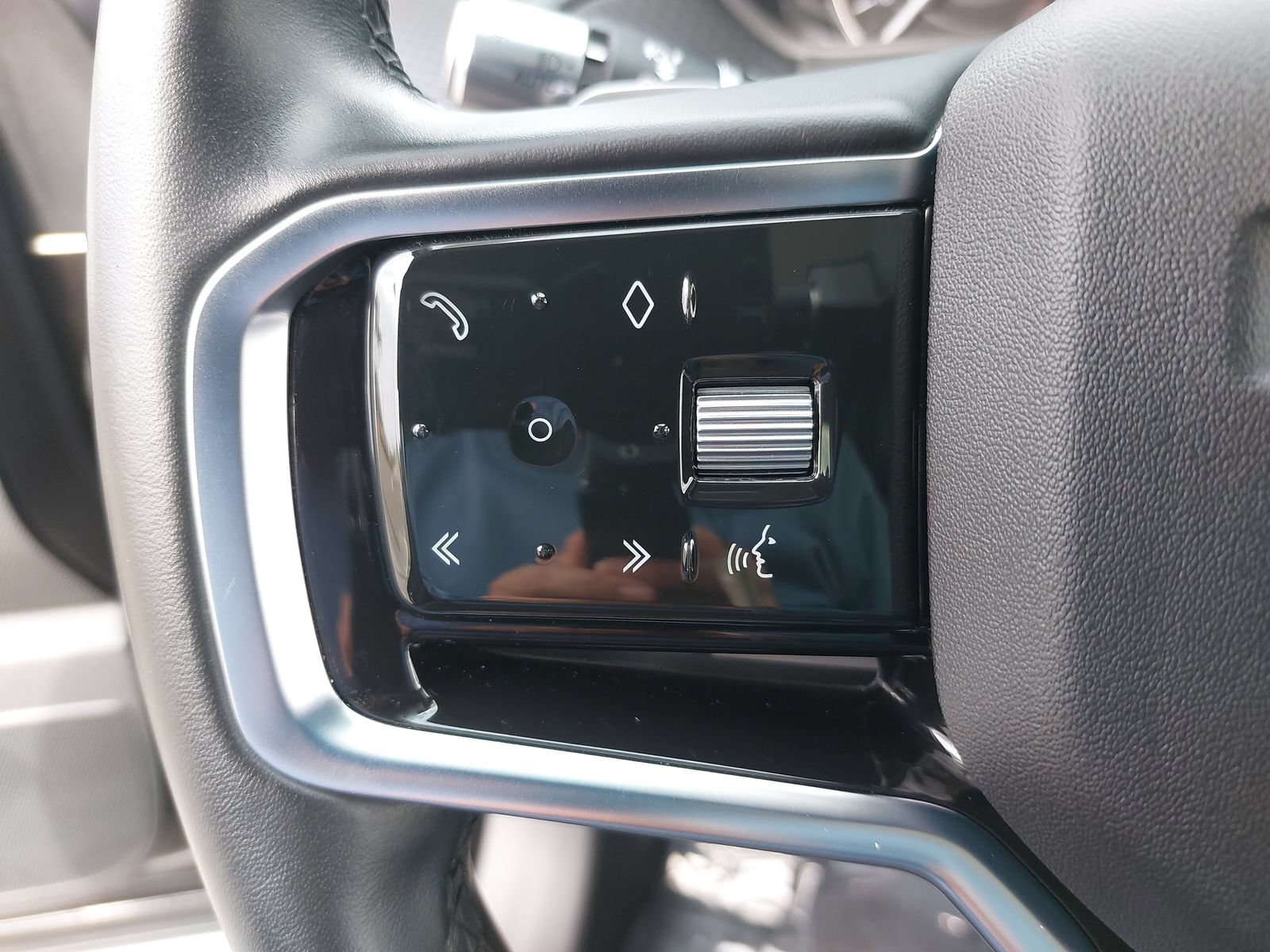 Used 2022 Land Rover Range Rover Velar S AWD/4WD image 17