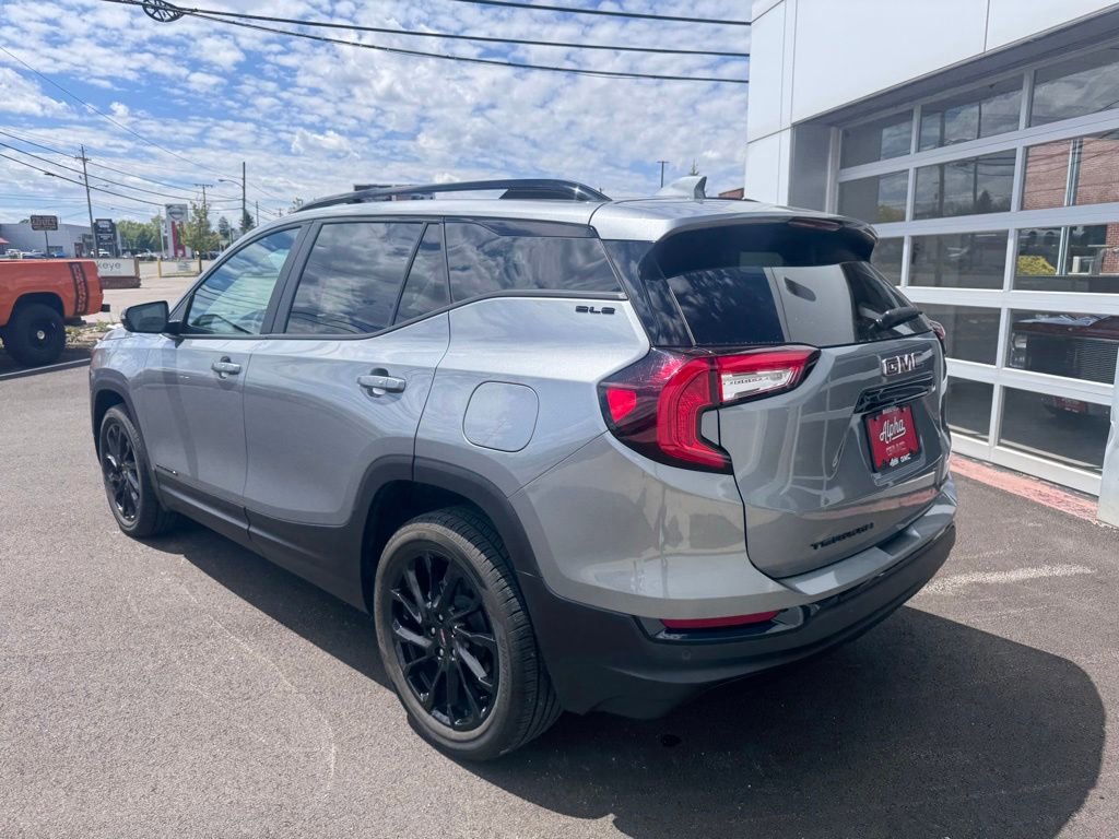 Used 2023 GMC Terrain SLE w/ Driver Convenience Package AWD/4WD image 3