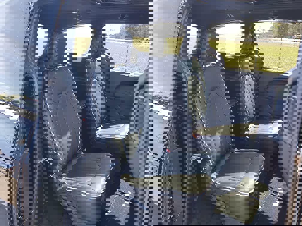 Used 2026 Chrysler Pacifica Limited image 23