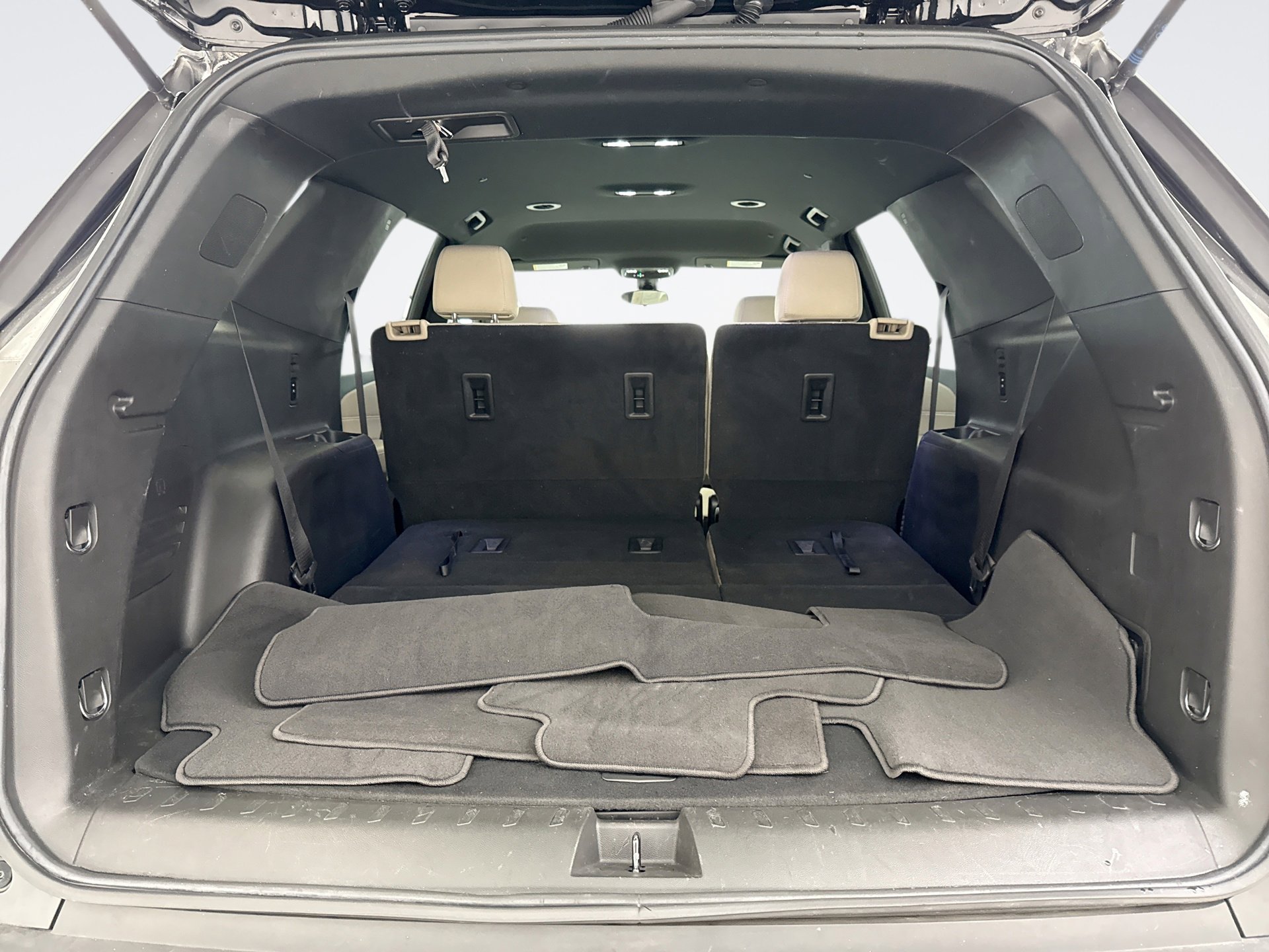 Used 2023 Chevrolet Traverse LS image 20