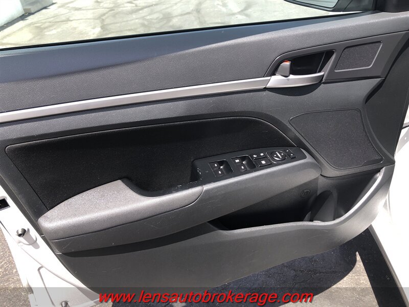 Used 2019 Hyundai Elantra SEL w/ Cargo Package FWD image 9