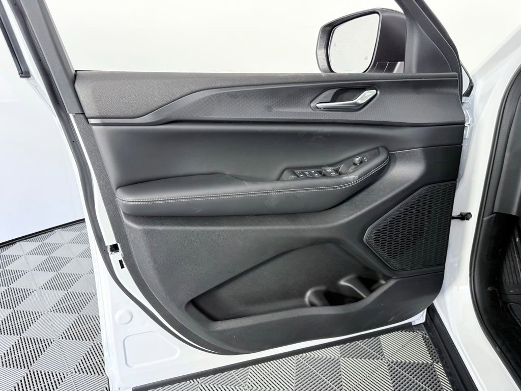 New 2025 Jeep Grand Cherokee Laredo image 9