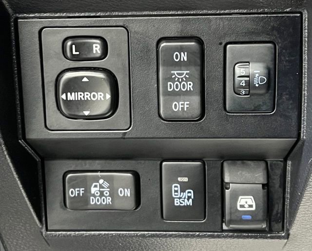 Used 2017 Toyota Tundra Limited w/ Limited Premium Package image 28