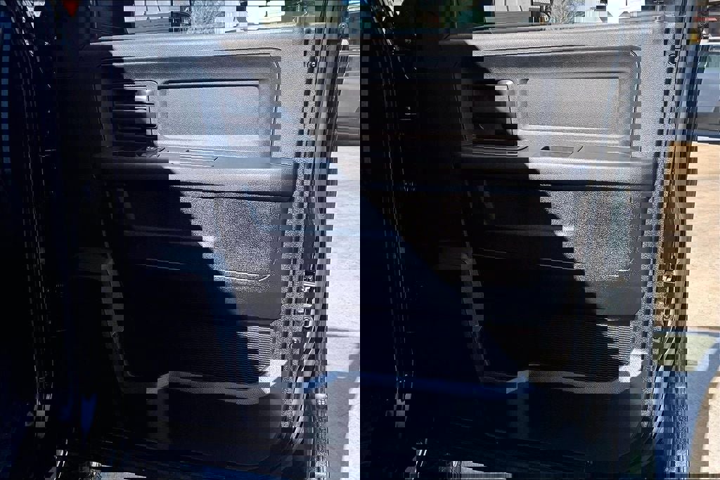 Used 2016 RAM 2500 Tradesman w/ Chrome Appearance Group image 27