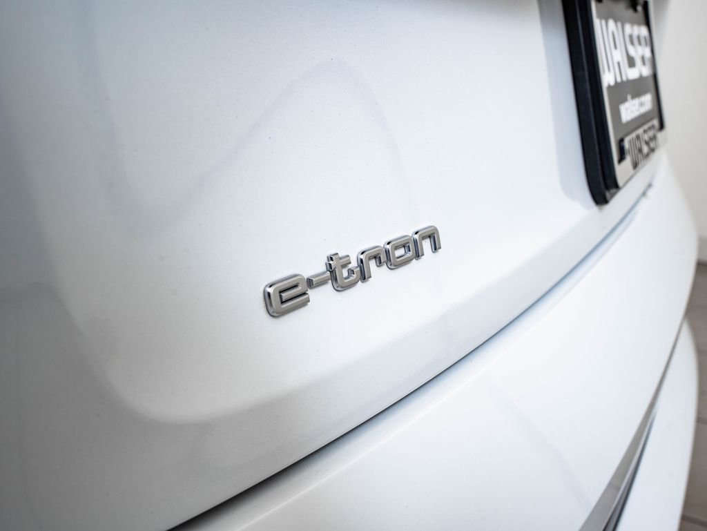 Used 2021 Audi e-tron Premium w/ Convenience Plus Package AWD/4WD image 16