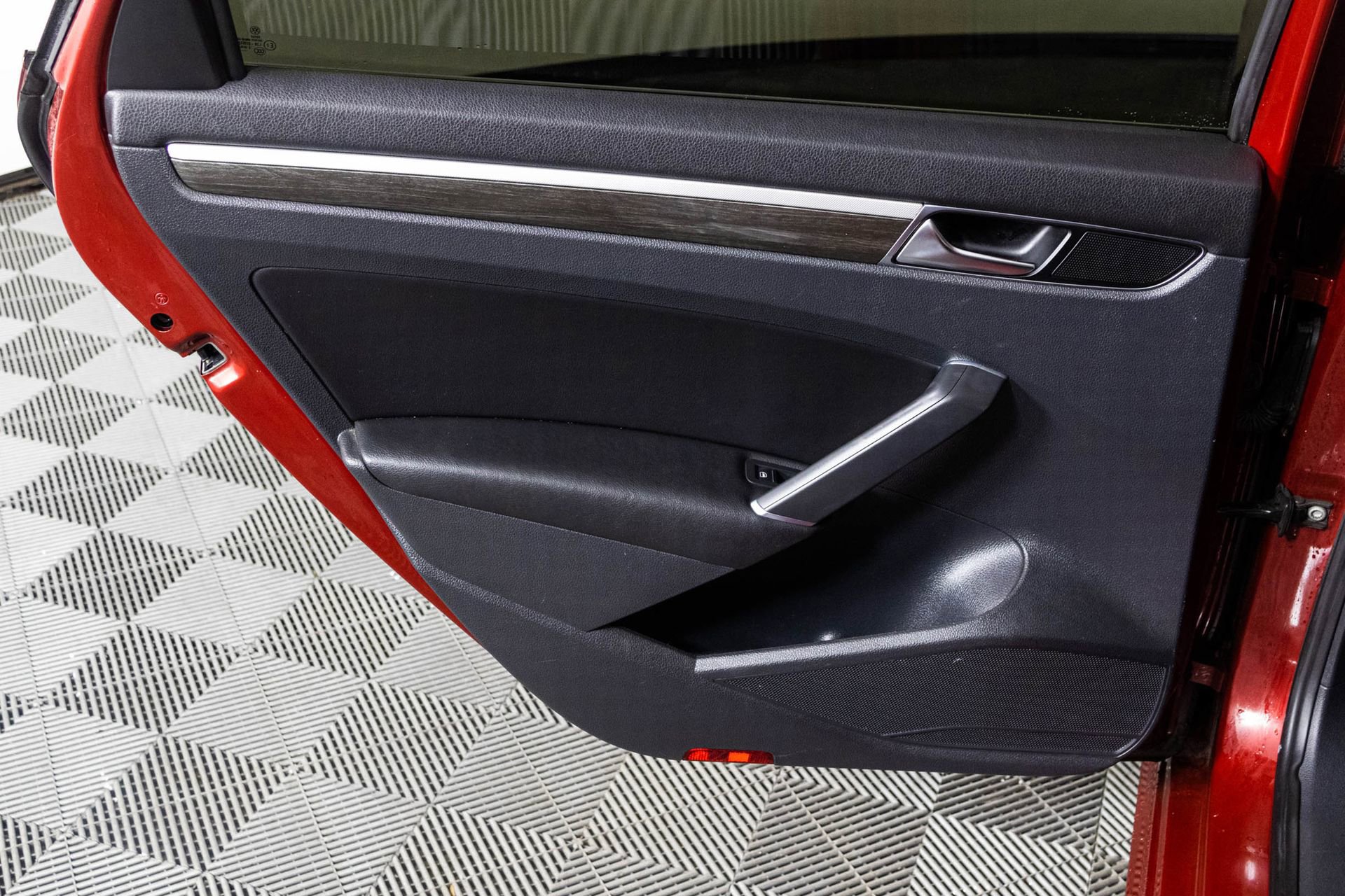 Used 2018 Volkswagen Passat 2.0T SE w/ SE Lighting Package image 36