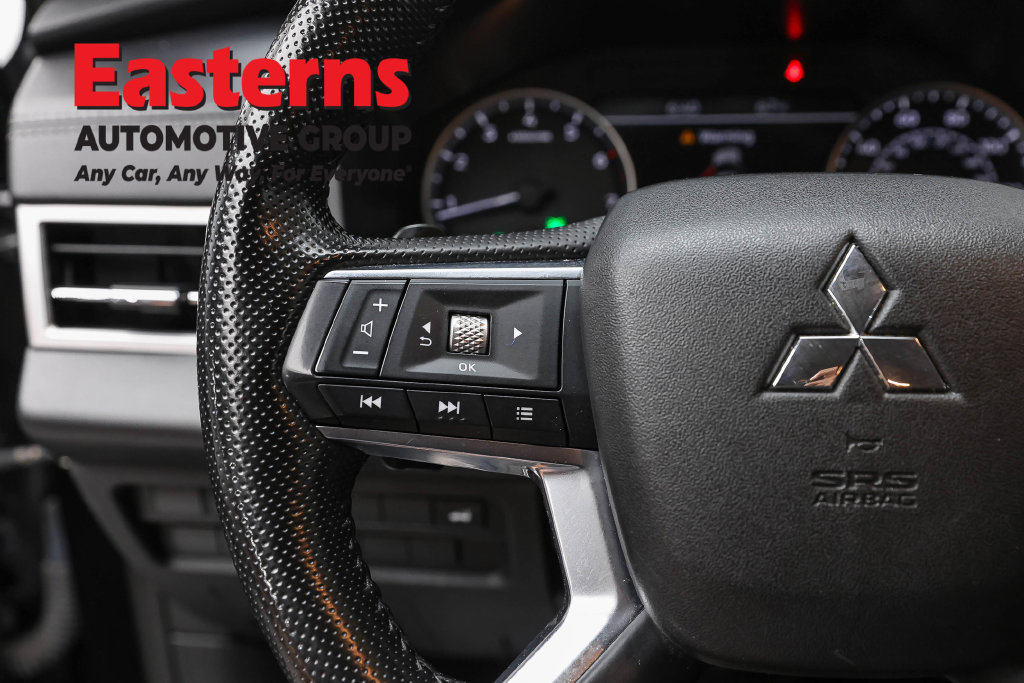 Used 2024 Mitsubishi Outlander SE FWD image 17
